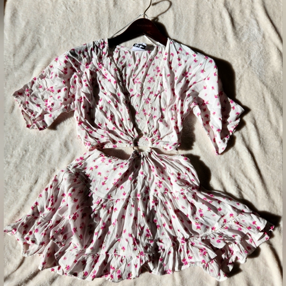 NWOT! Sky to Moon White and Pink Plunge V-Neck 3/4 Sleeve Dress with Ruffles